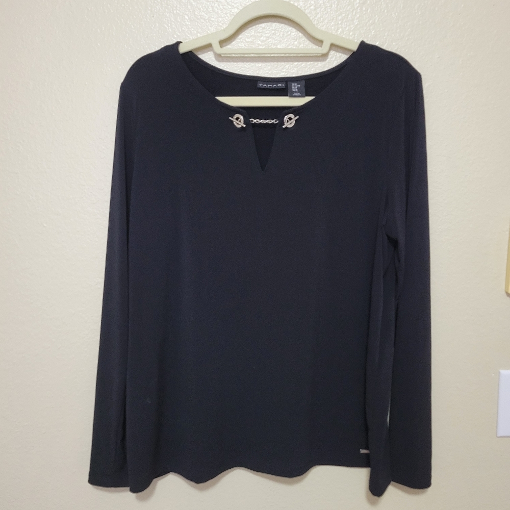 Tahari Top Womens Medium Black Knit Notch V Neck Silver Chain Long Sleeve